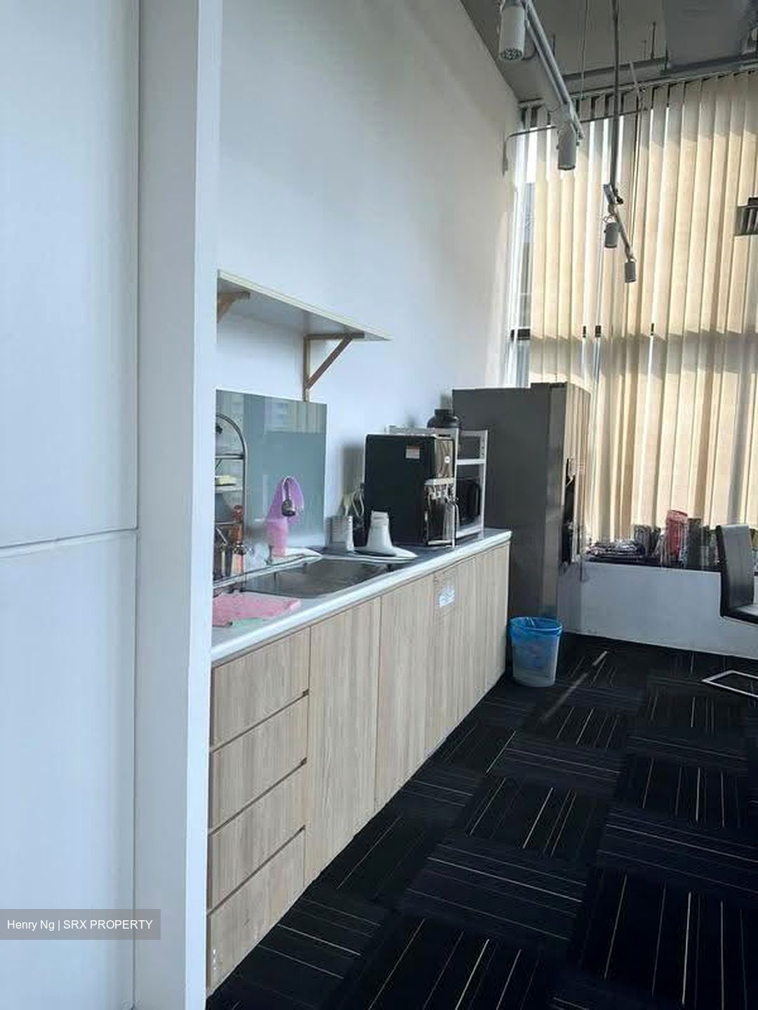 Zhongshan Mall (D12), Office #635435101